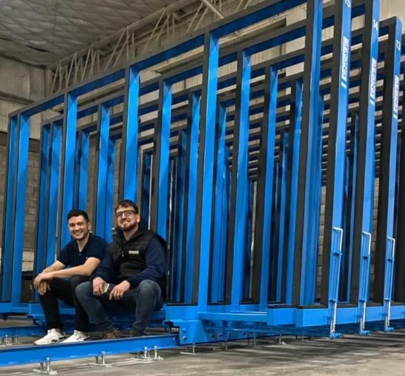 dueños de la empresa strong equipaminto para la industria del vidrio aluminio y pvc socios gerentes