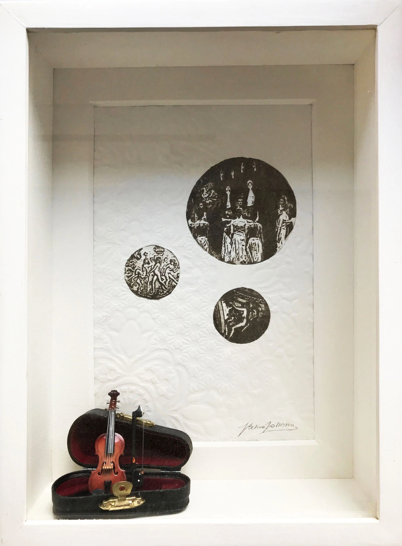 Audición II - Litopoliester - gofrado - objeto - 22 cm x 32cm x 7cm