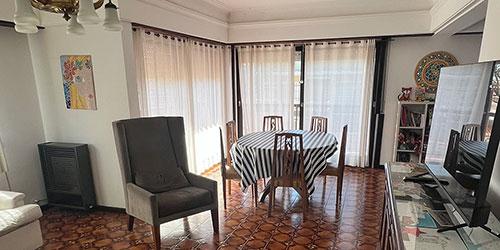 Venta de departamento en edificio de categoría