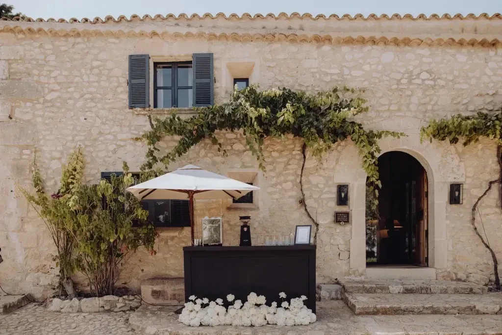 Mobiler Kaffee-Cart für Hochzeiten auf Mallorca mit Blick auf das Meer