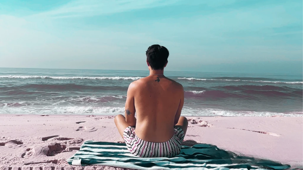 SI ERES UN OCÉANO, ACTÚA COMO TAL: La Urgencia de Dejar los Estanques y Abrazar la Soledad Estratégica