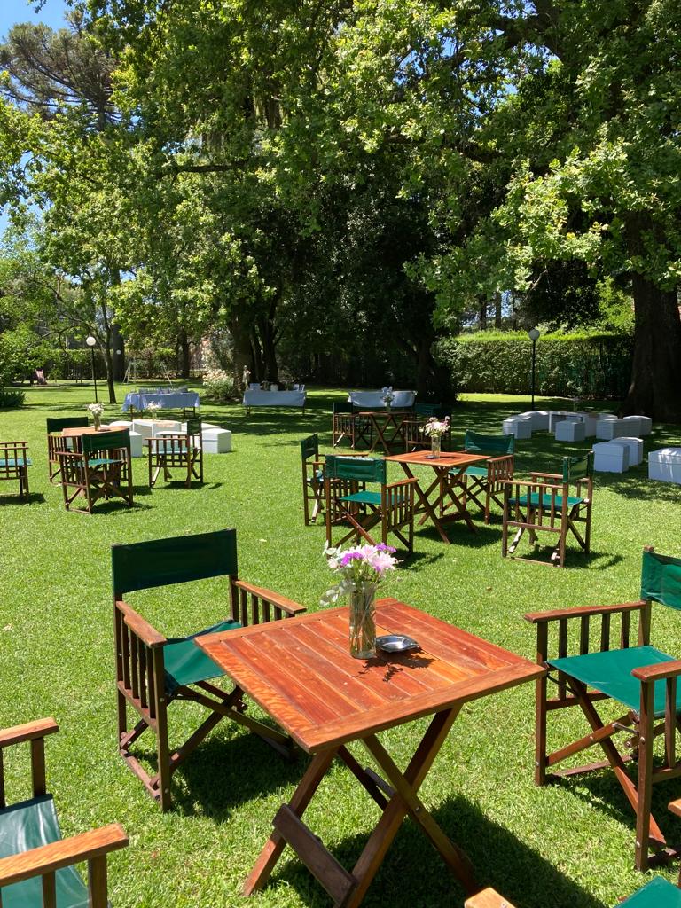 Parque con livings de algarrobo