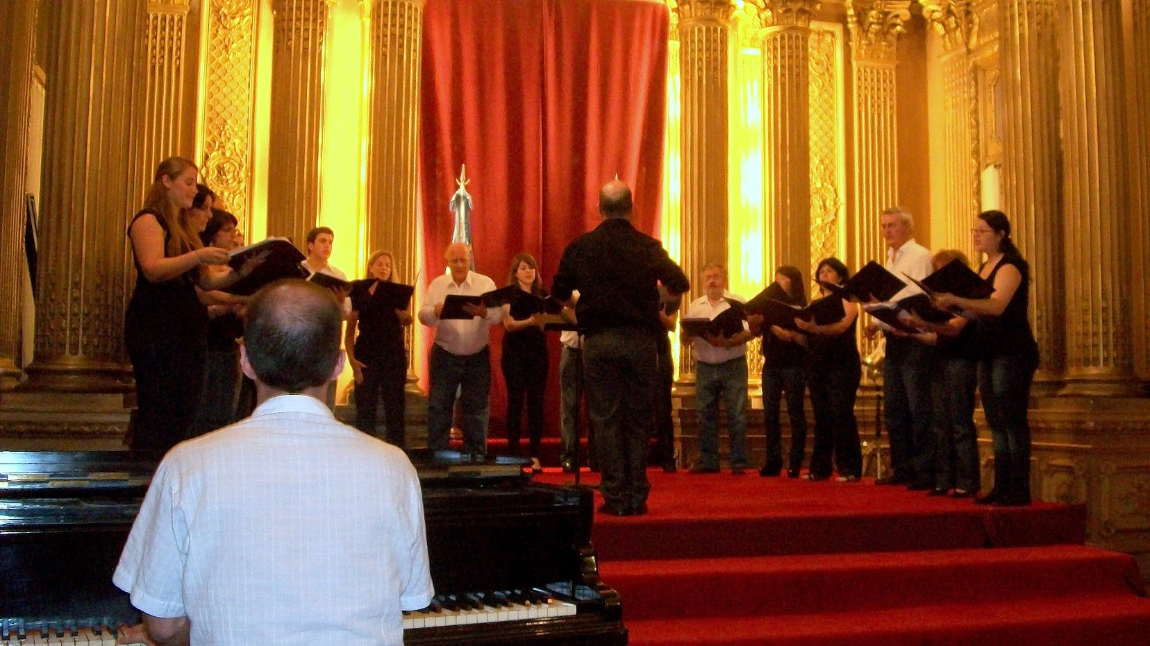 Kantay en el Salón Dorado CABA