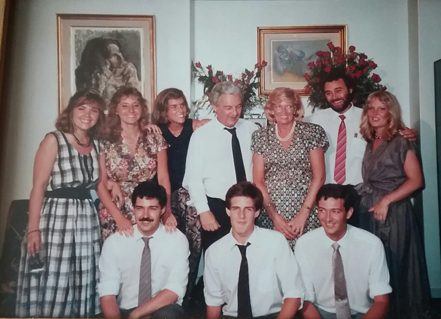 Vieja foto con mis viejos, hermanos y parejas