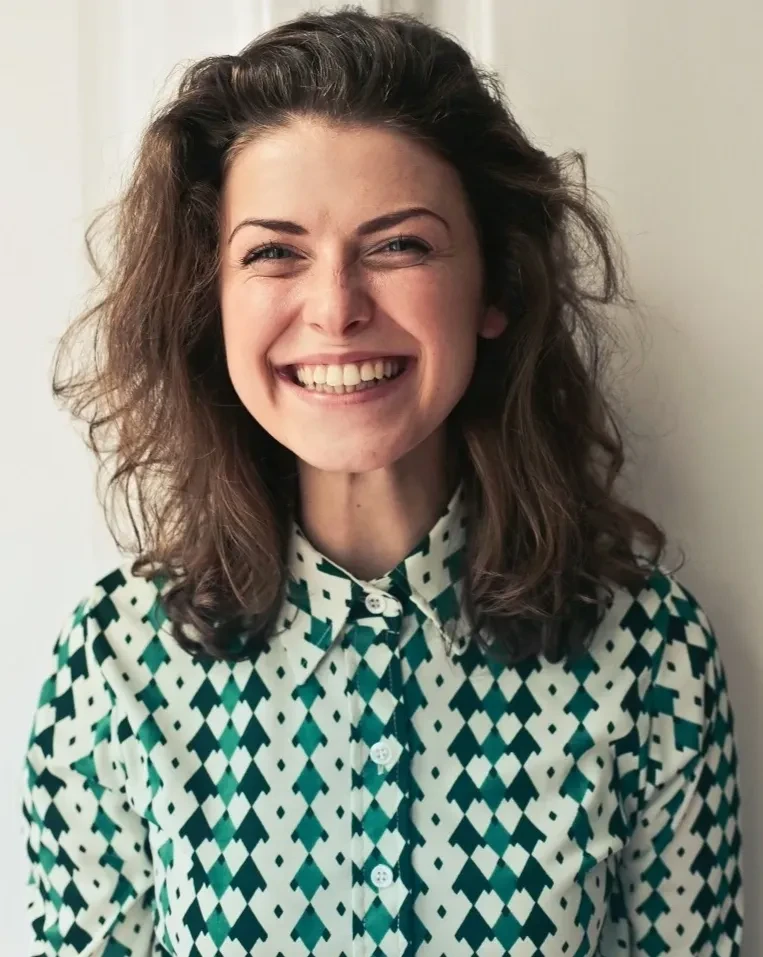 joven sonriente marketing de salud GPT Agencia