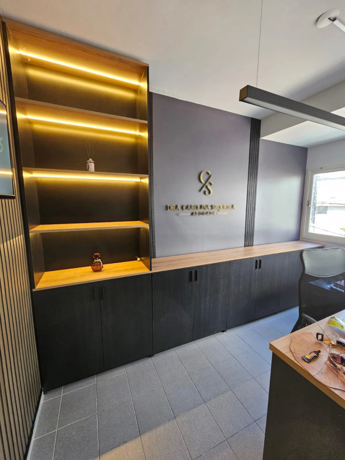 Bilbioteca baja + modulo con Luz LED