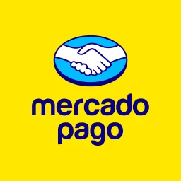 Manos sosteniendo productos de nuestra tienda