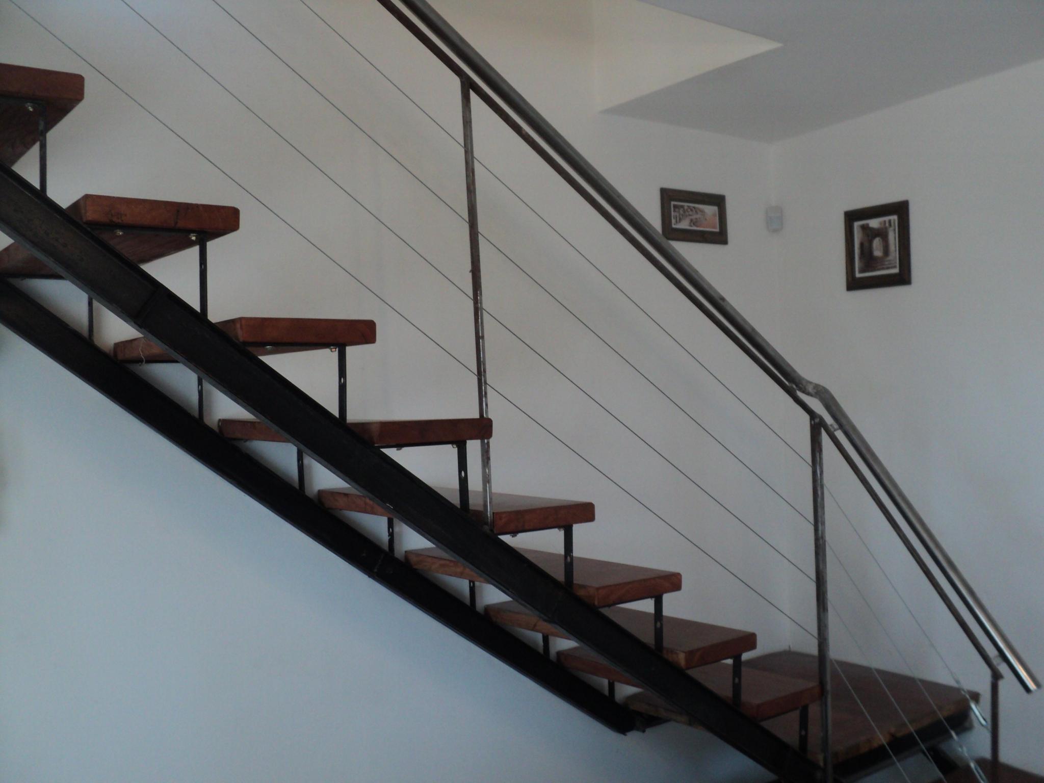 Vista escalera casa p/ 8 personas