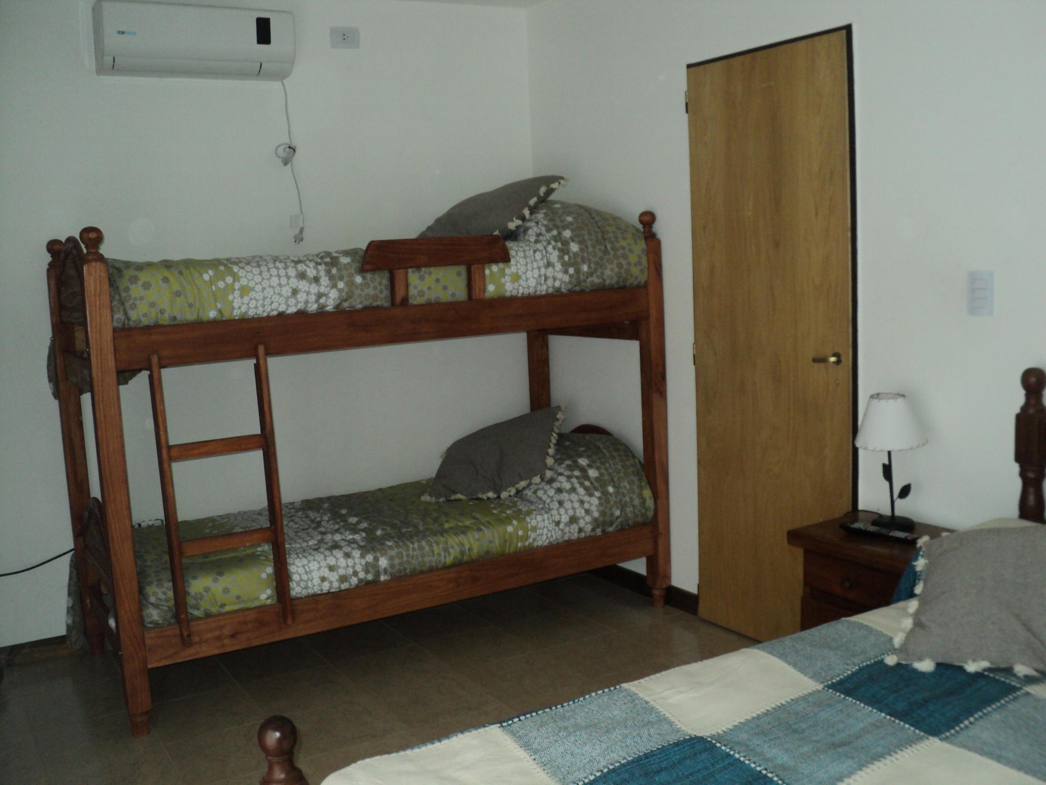 Vista dormitorio principal casa p/ 8 personas
