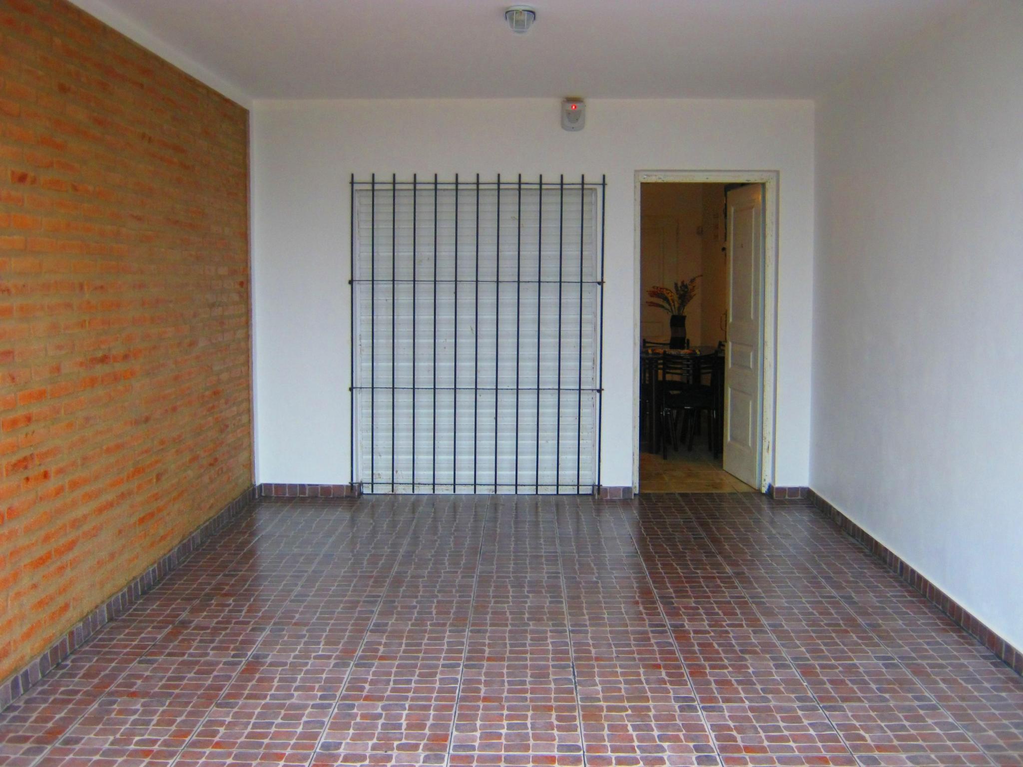 Vista cochera casa p/ 6 personas