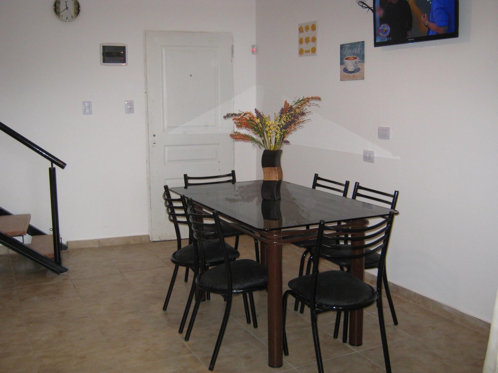 Vista comedor casa p/ 6 personas