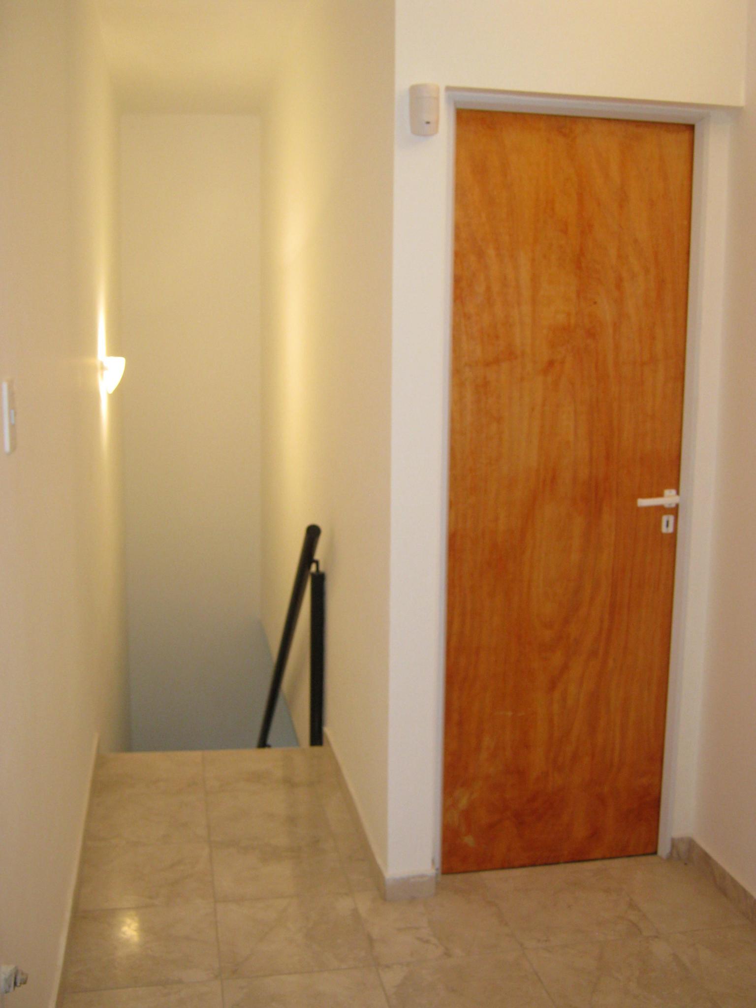 Vista escalera casa p/ 6 personas