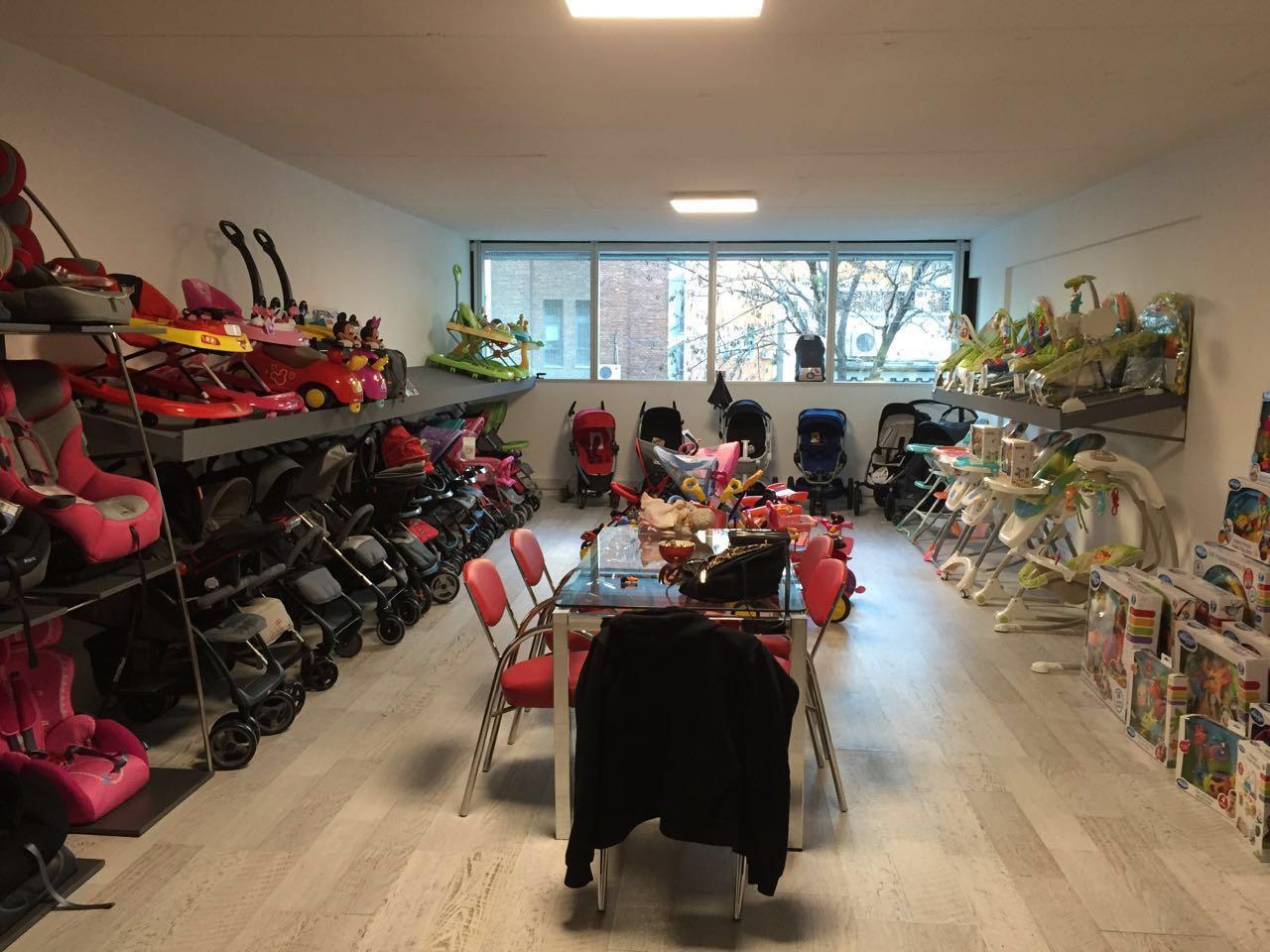 Coches de bebé, sillas de comer, andadores, triciclos, autos a batería, butacas de bebés y niños, etc
