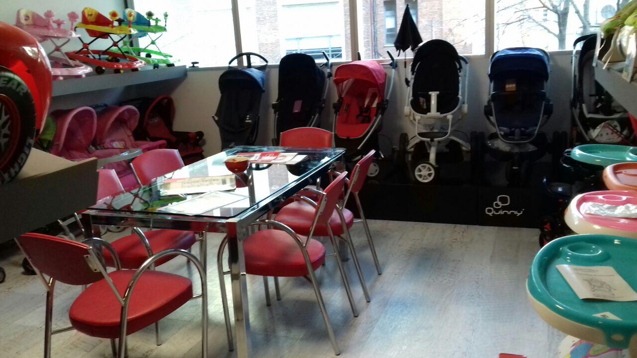Coches de bebé, sillas de comer, andadores, triciclos, autos a batería, butacas de bebés y niños, etc