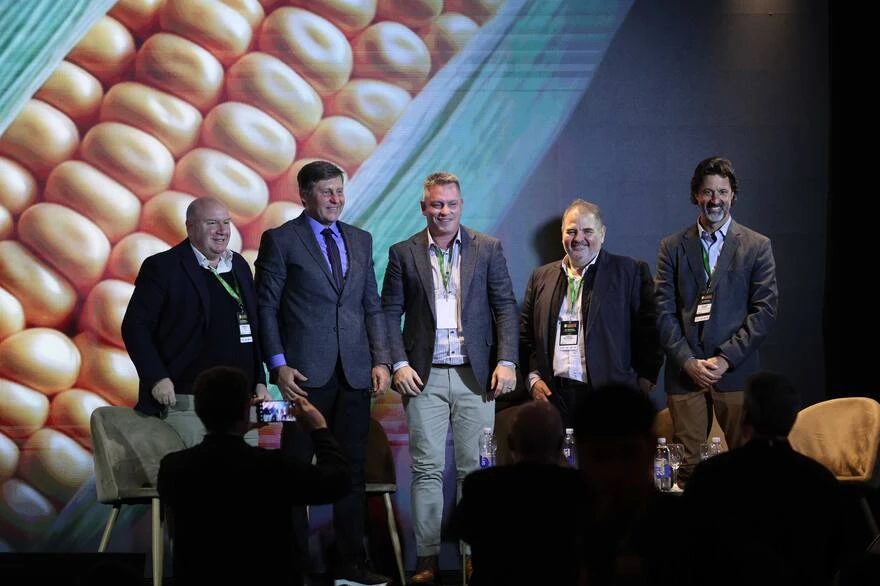 Del grano a la proteína animal: ¿Qué es lo que falta para que Argentina se “desborde” de alimentos que dependen del maíz?