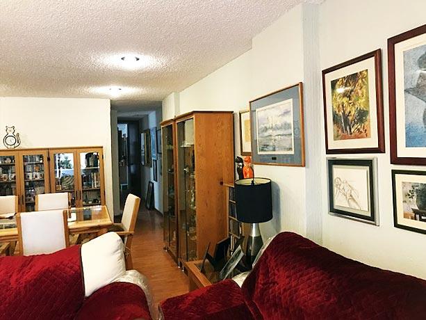 Sala y comedor con vista hacia los cuartos