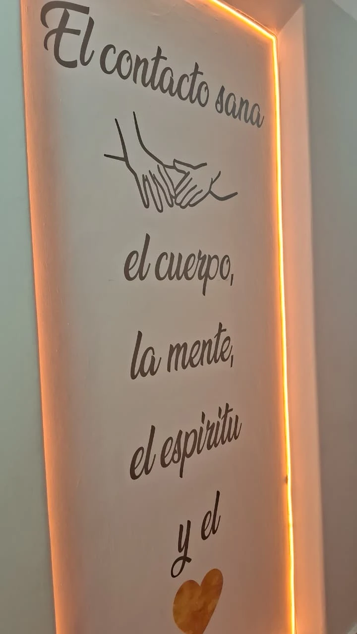 El contacto sana el cuerpo; la mente; el espíritu; y el corazón