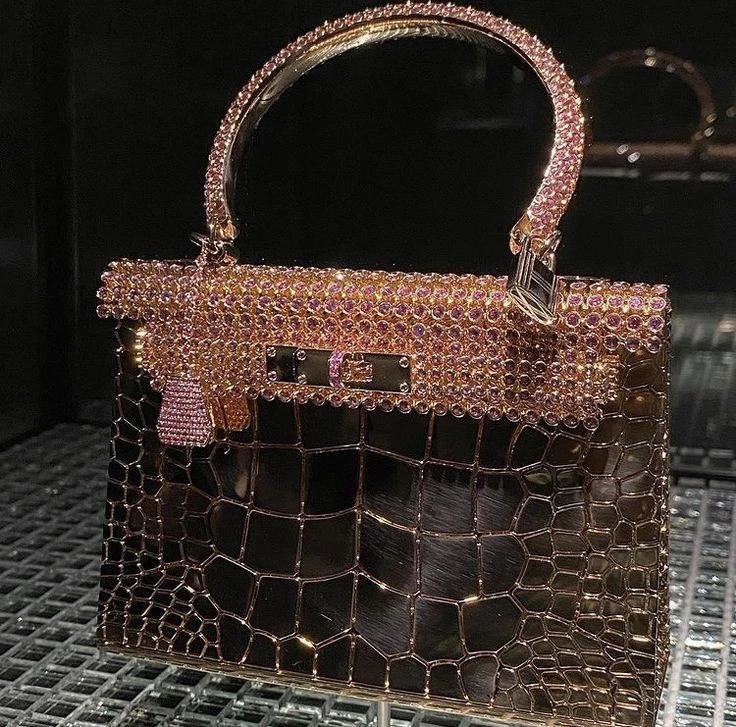 La Evolución del Bolso de Mano: Un Viaje a través del Tiempo