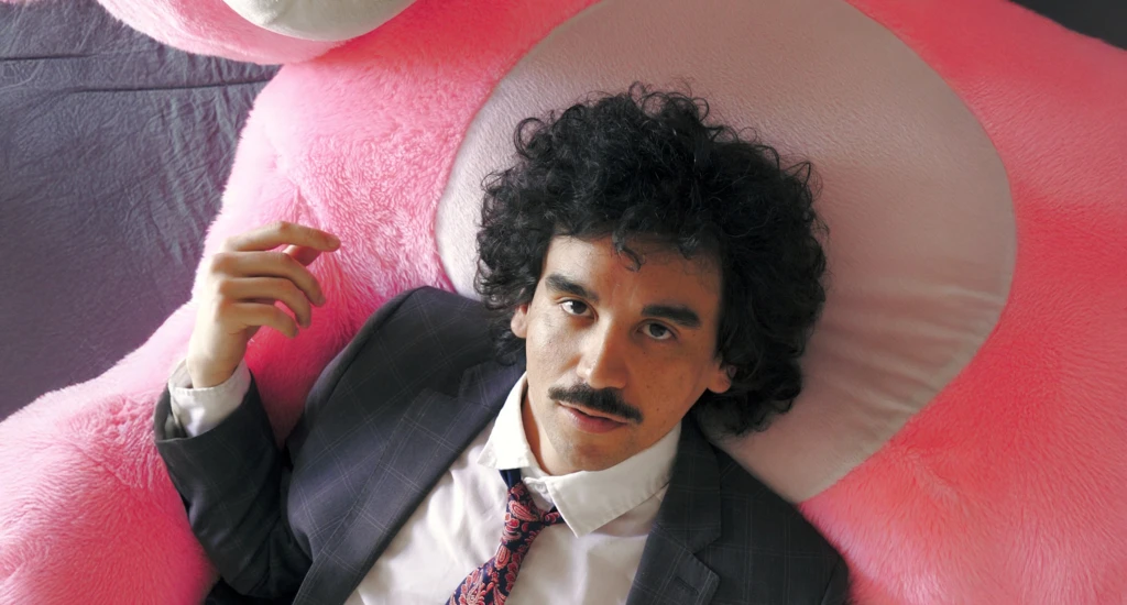 RÁU REVERSIONA UN CLÁSICO Y LA ROMPE: “UN OSITO DE PELUCHE DE TAIWÁN” VUELVE CON ADN POP ROCK