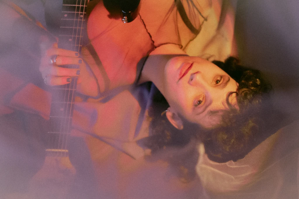 Miles presenta “Mapa”: desaprender a sobrevivir para volver a vivir