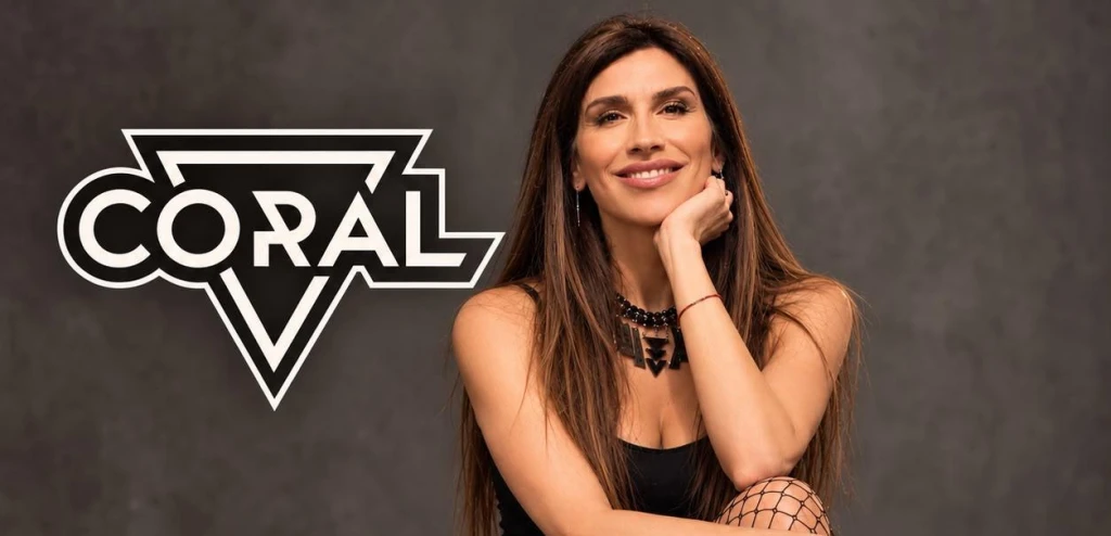 ¡Coral la rompe toda y presenta "A prueba de fuego" en Strummer Bar! 🔥✨