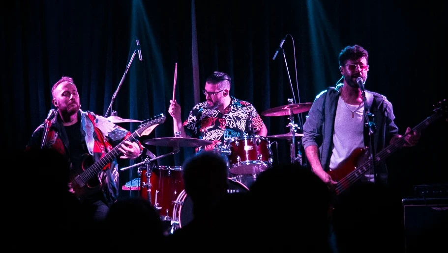 Komo Yamarte: La banda que transforma la falta de certezas en puro "Pop Pesado"