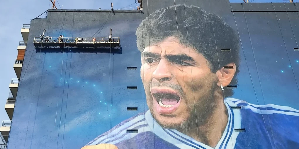 “LA CANCIÓN DE MARADONA QUE TODAVÍA NO  SALIÓ Y YA GENERA CONTROVERSIA.”