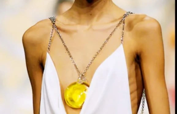 Cuerpos en tendencia: el preocupante regreso de la extrema delgadez a la moda y las redes sociales