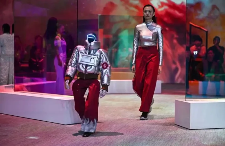 ¿Modelos o robots? La pasarela del futuro ya llegó y sorprendió al mundo de la moda