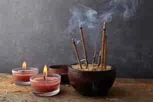 Secretos de Bienestar: Sahumar Espacios con Sahumerios y Velas