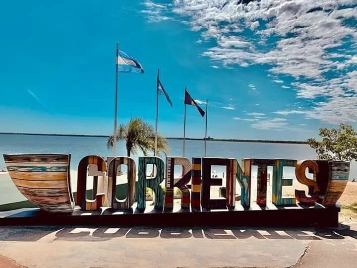 Costa mediterránea con casas blancas