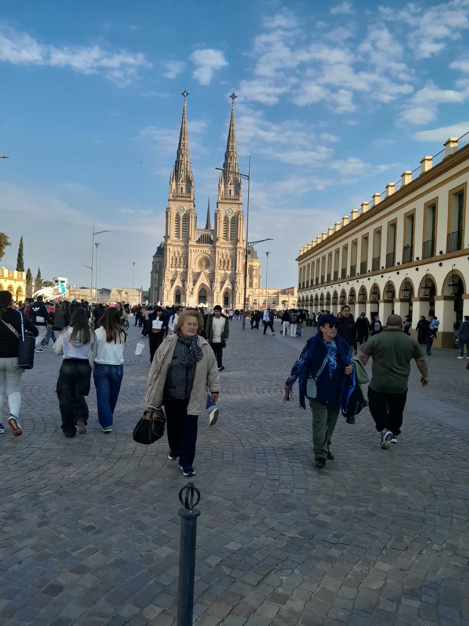 MarytravelsexcursionaLujan.webp