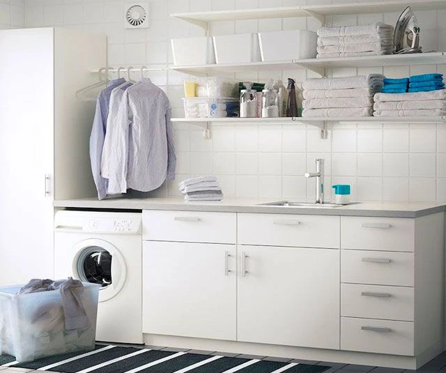 Acondicionamiento de logia moderna con muebles a medida en Santiago — Py Construcciones