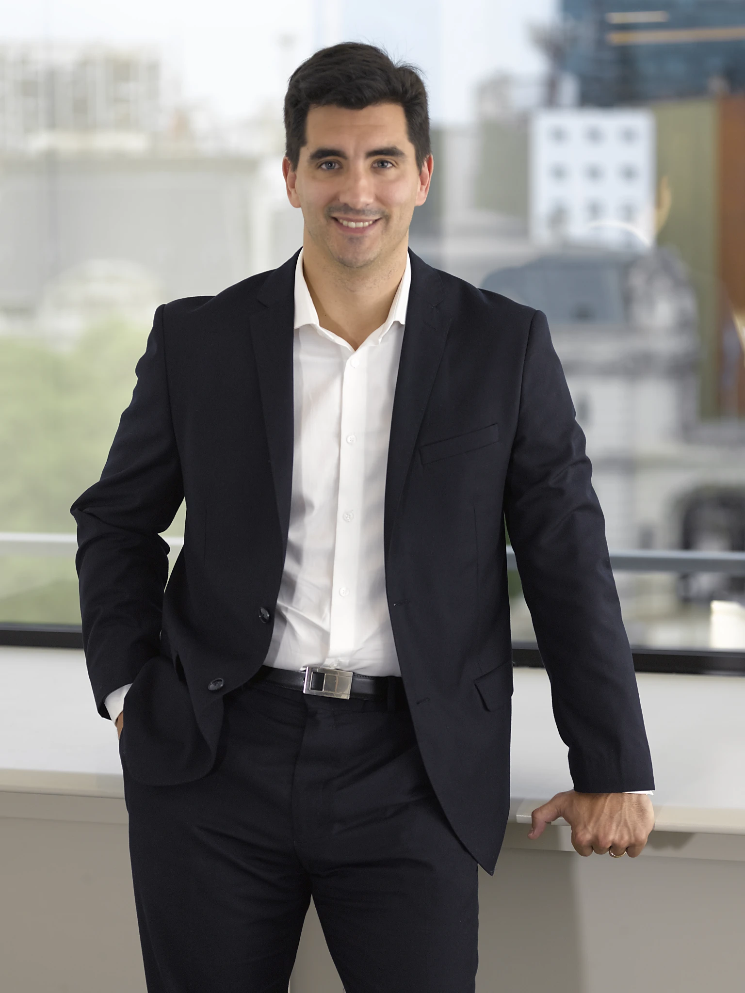 Retrato editorial de consultor financiero