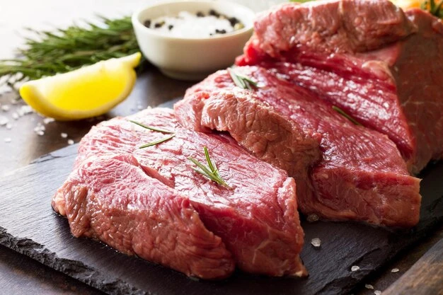 primer-plano-carne-tabla-cortar1048944-23726083.webp