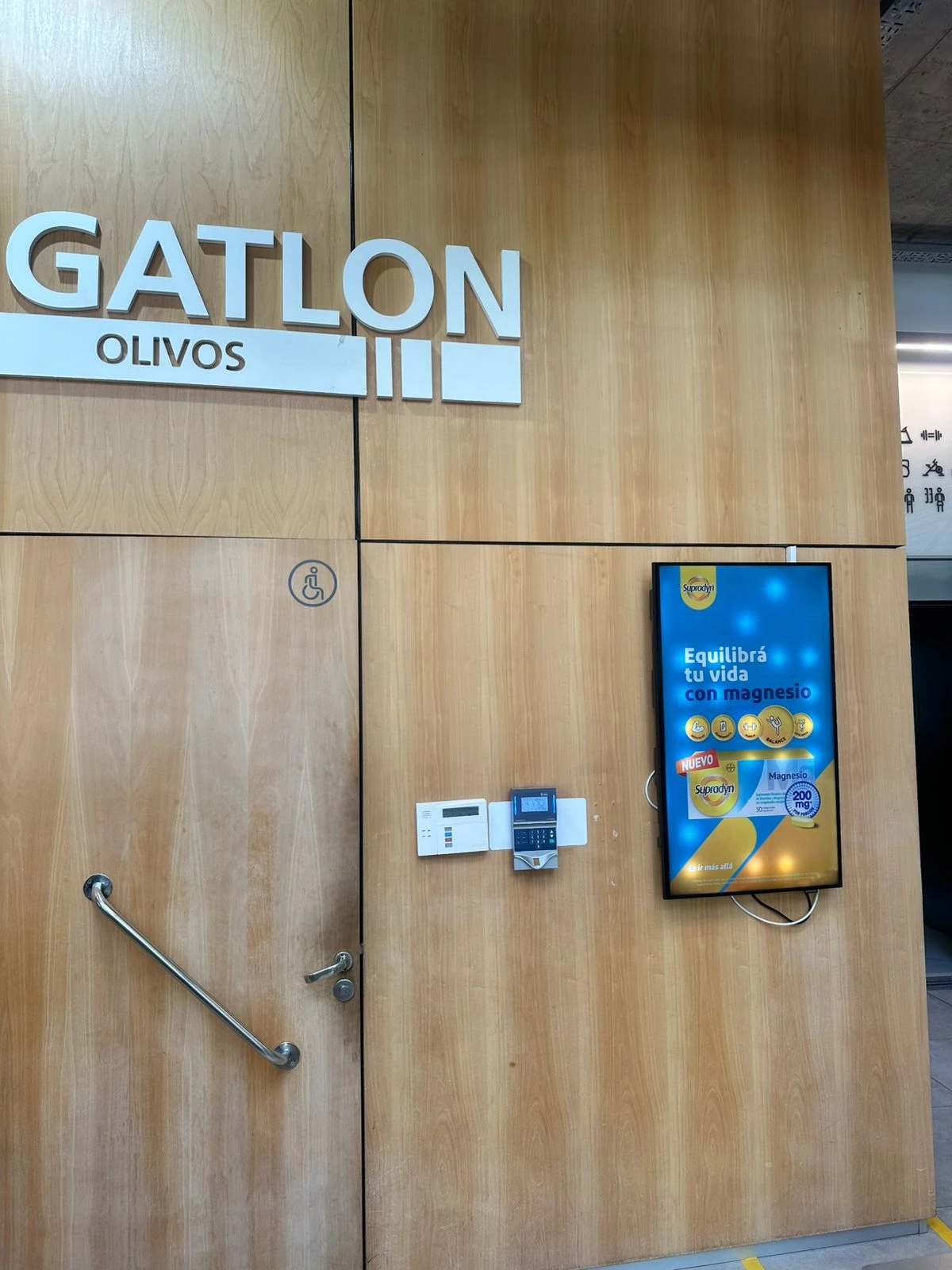 Publicidad Supradyn en Megatlon Olivos