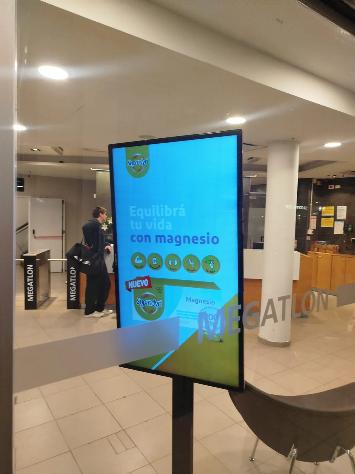 Publicidad Supradyn en Megatlon Belgrano