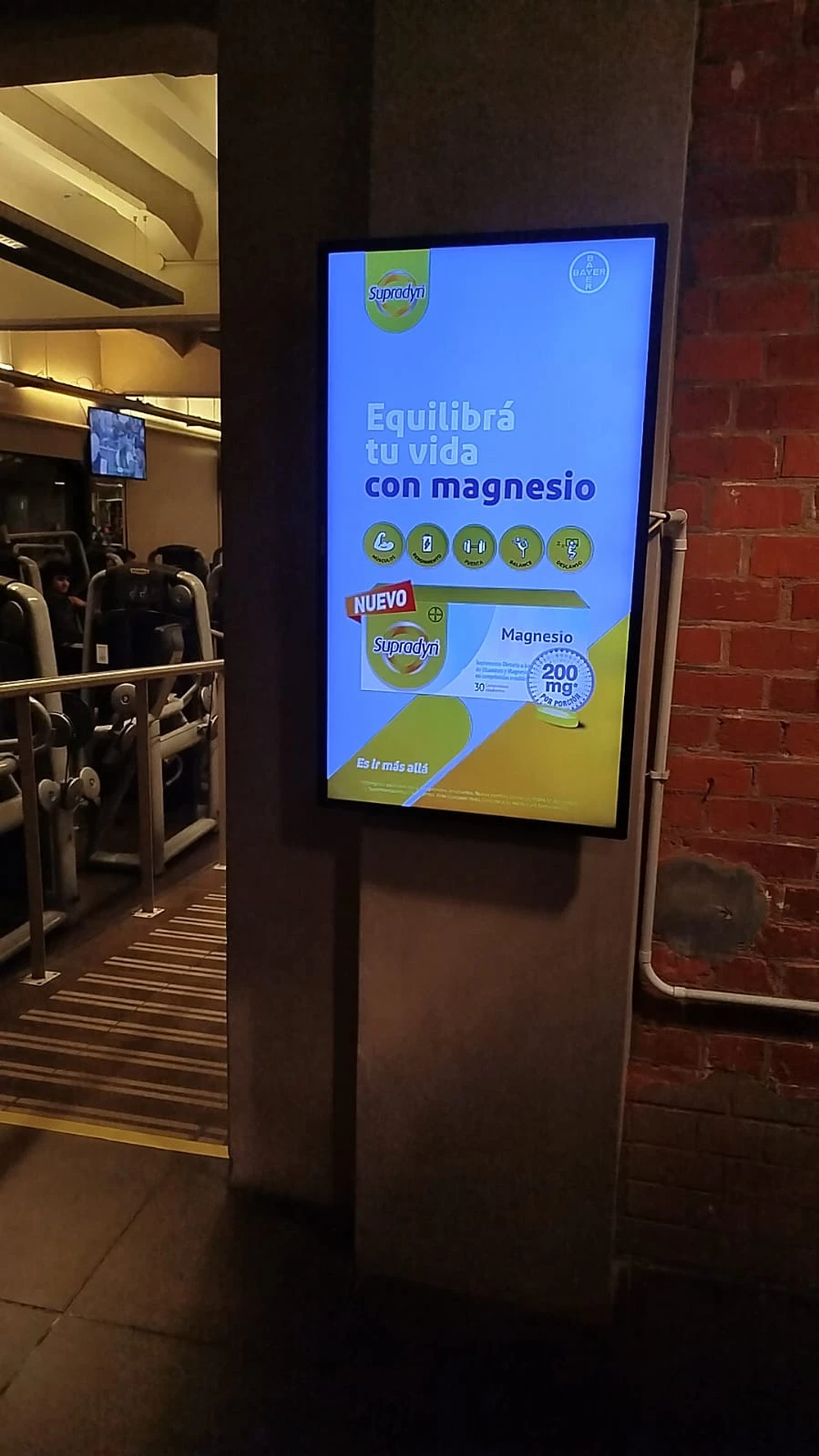 Publicidad Supradyn en Megatlon Puerto Madero