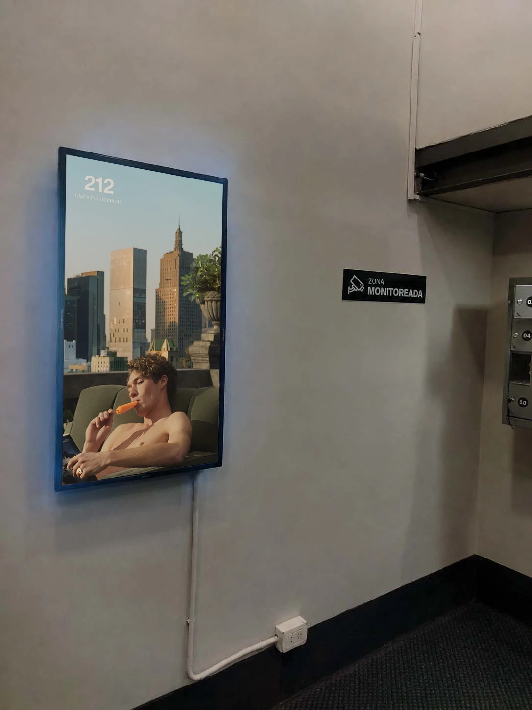 Publicidad Carolina Herrera en Megatlon Belgrano