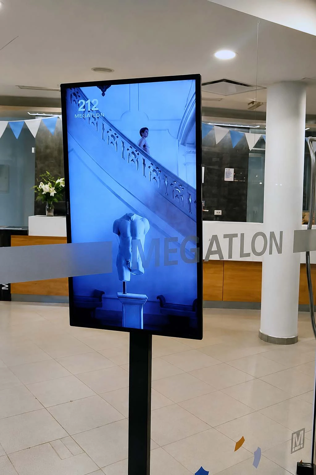 Publicidad Carolina Herrera en Megatlon Belgrano