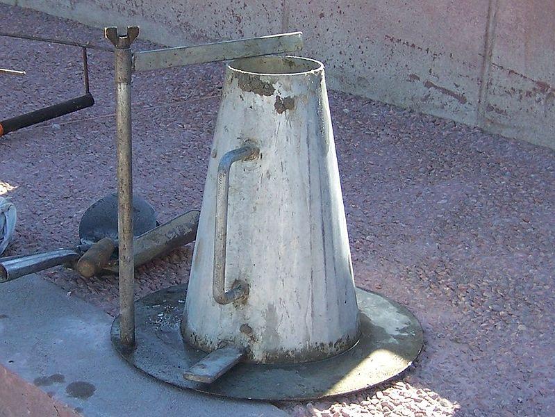 Cono de Abrams para medir la consistencia del hormigón