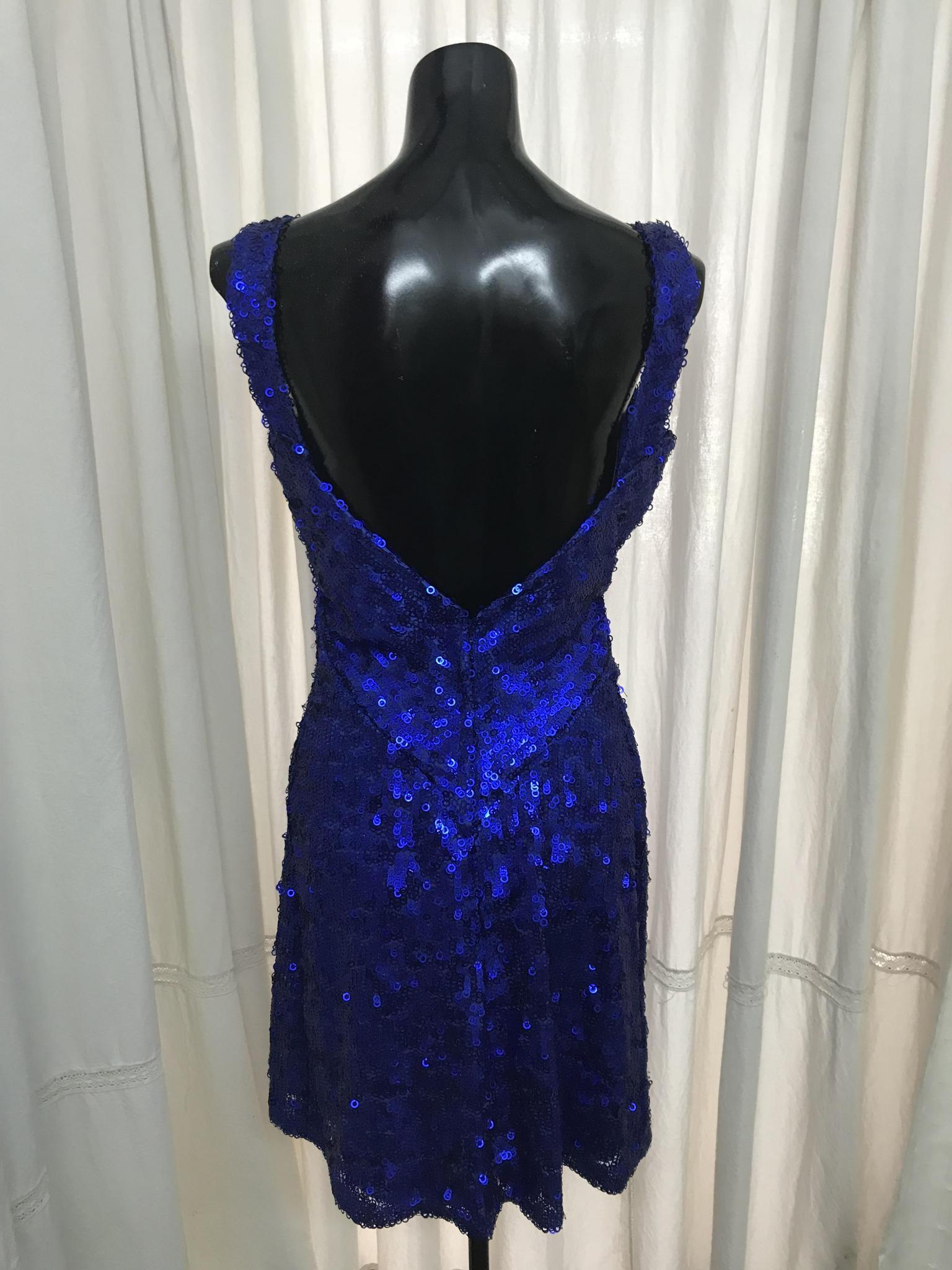 Corset de gasa forrado en raso con bordado de mostacillas. Falda doble de gasa en dos colores
