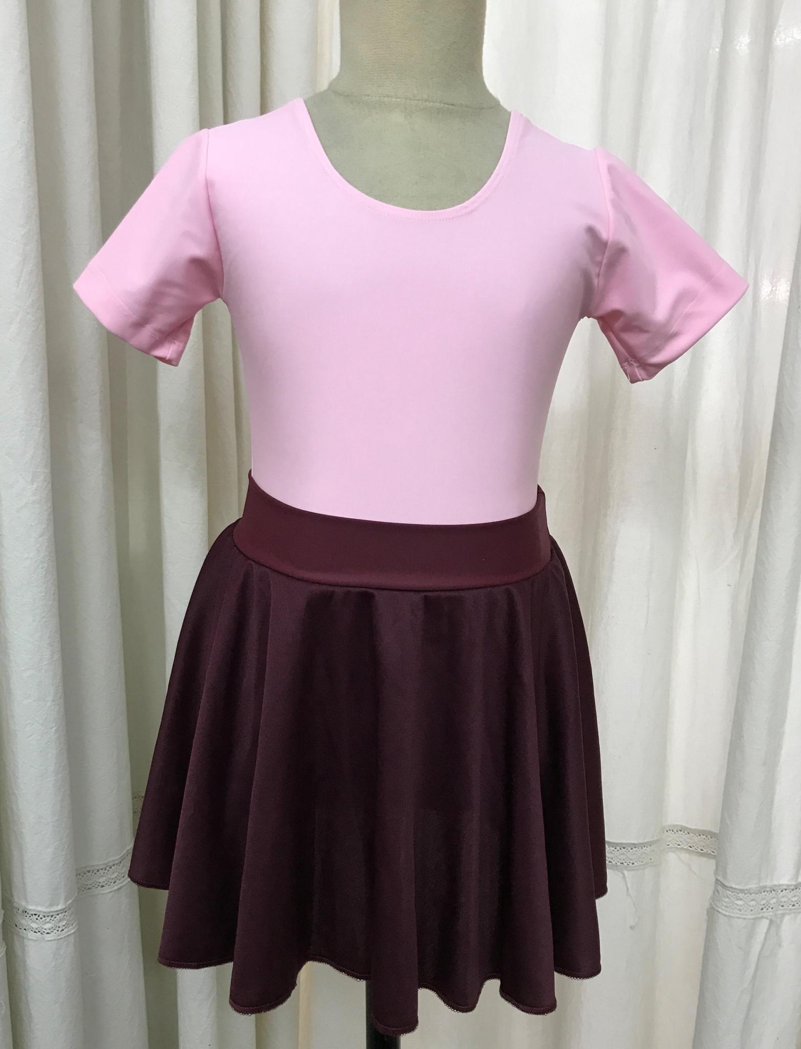 Malla Lycra mangas cortas. Pollerin cerrado campana plato.