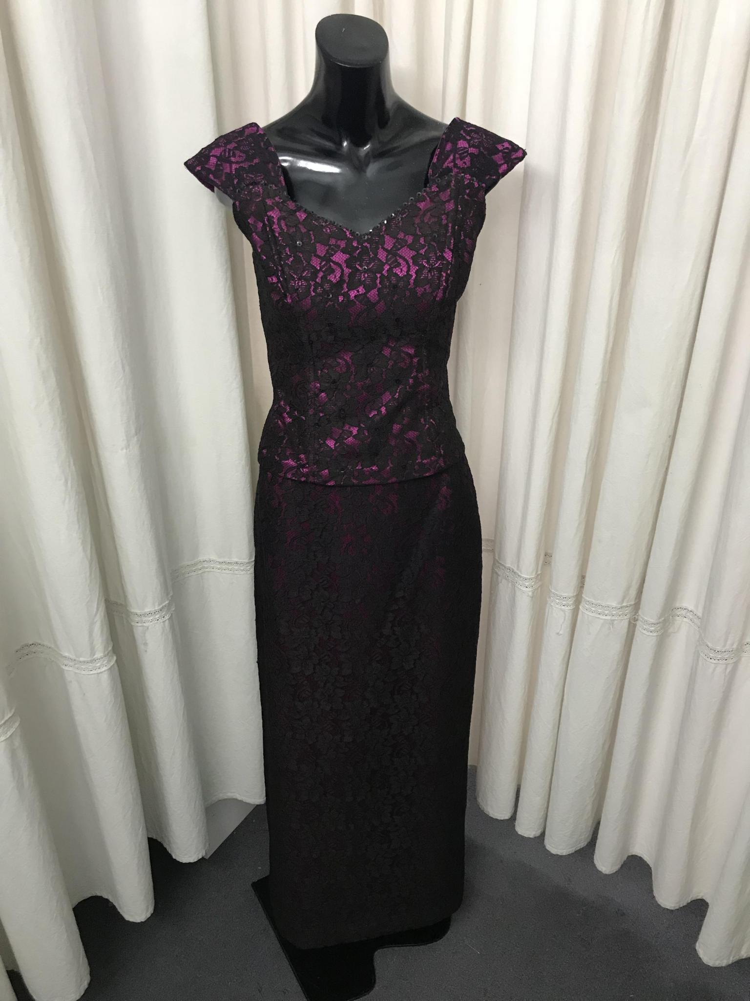 Corset de gasa forrado en raso con bordado de mostacillas. Falda doble de gasa en dos colores