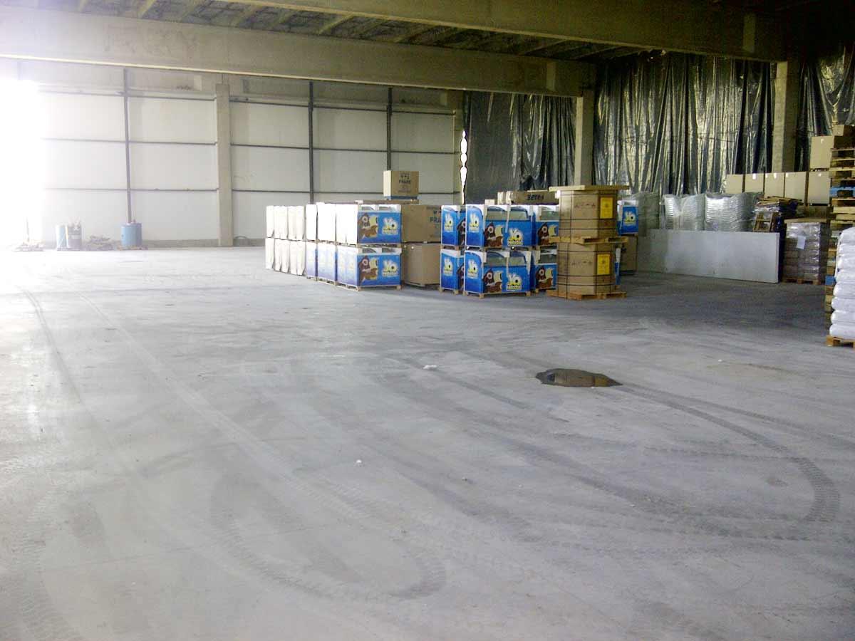 Pisos de hormigón llaneados para nueva cámara de congelados
