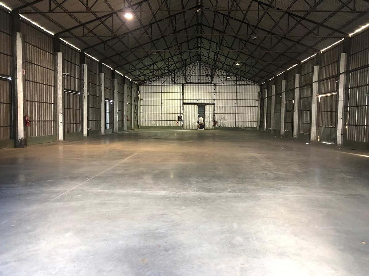 Nuevos pisos de hormigón llaneado para los galpones de los depósitos fiscales