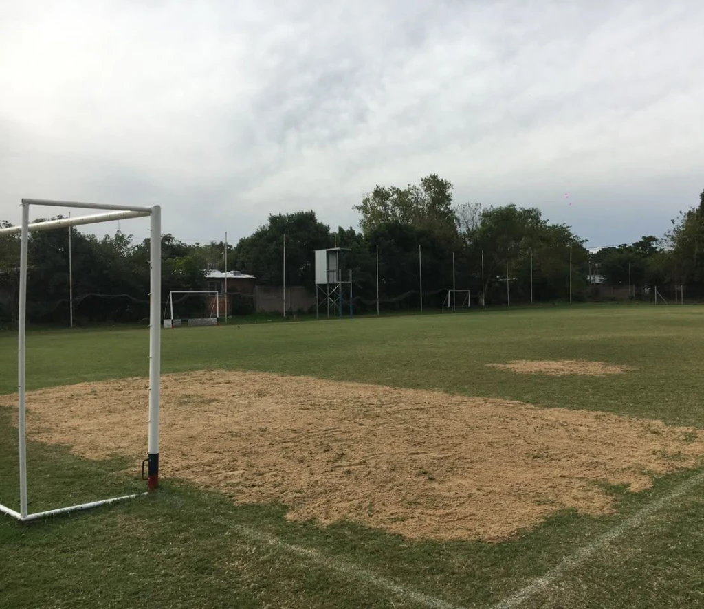 Arenado en el área del arco de la cancha de fútbol del Instituto Inmaculada, Castelar