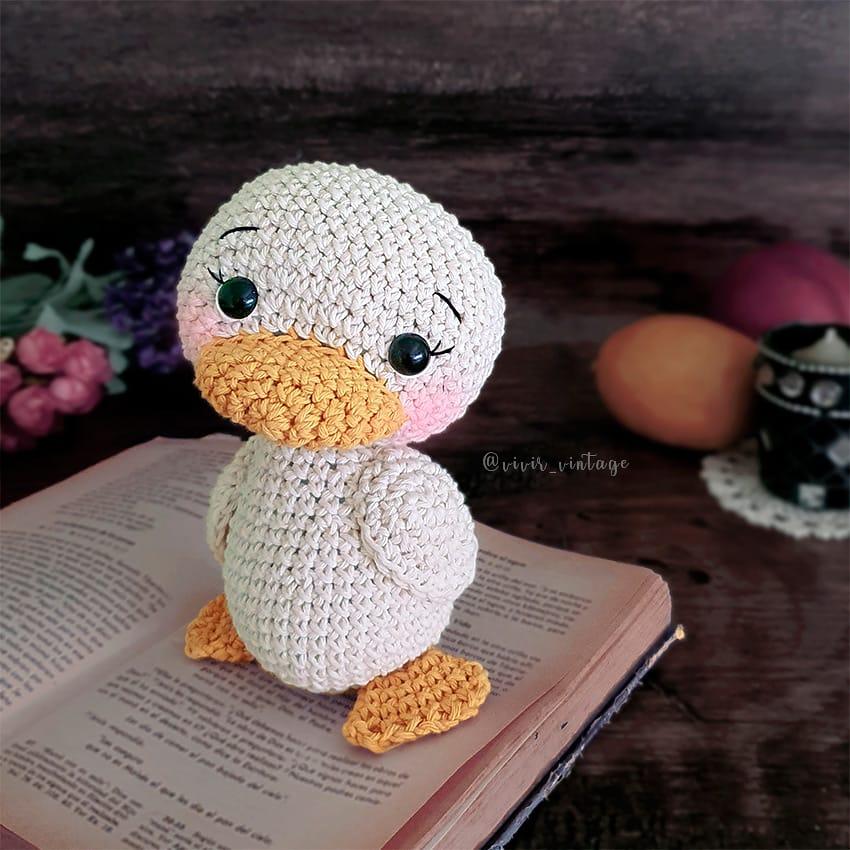 Patrón gratis para tejer un dulce pato en la técnica de amigurumi - Fácil y rápido -  (Incluye fototutorial) 
