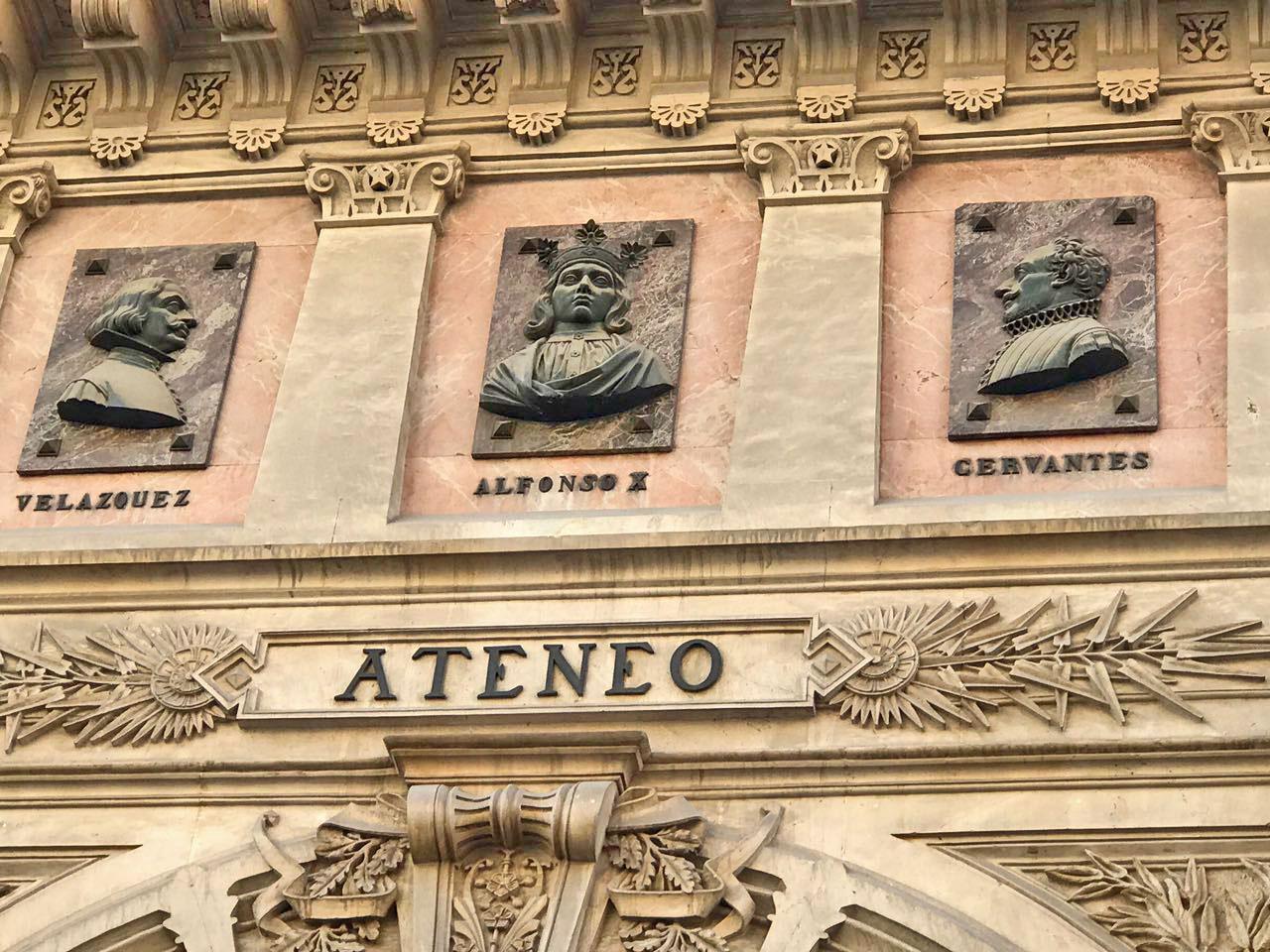 Detalles fachada del Ateneo