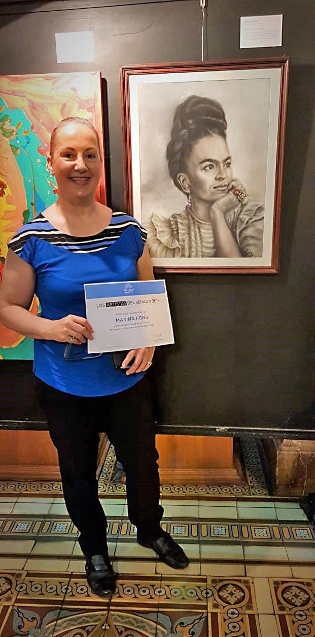Marina Fons con su obra.